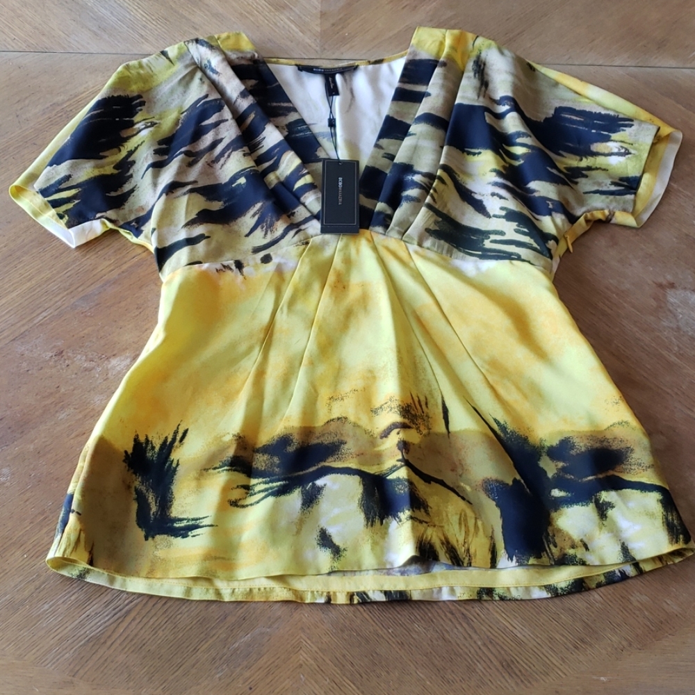 NWT! BEAUTIFUL BCBG 100% Silk Top